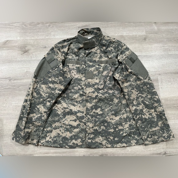 I182 NWOT US Army Combat Coat Camo FR Uniform Jacket Medium Reg - Picture 1 of 5